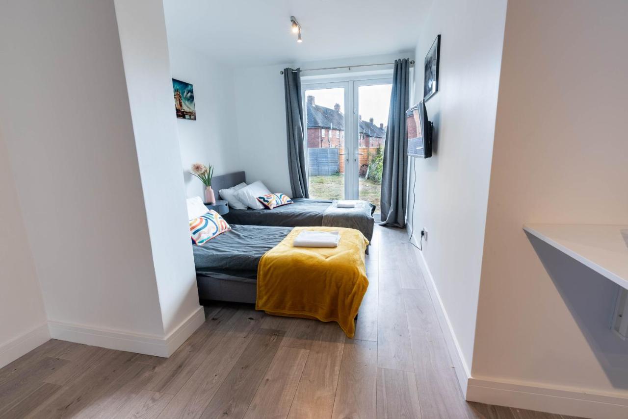 Flat 03 Studio Flat Near Aylesbury Station Free Parking Exterior photo